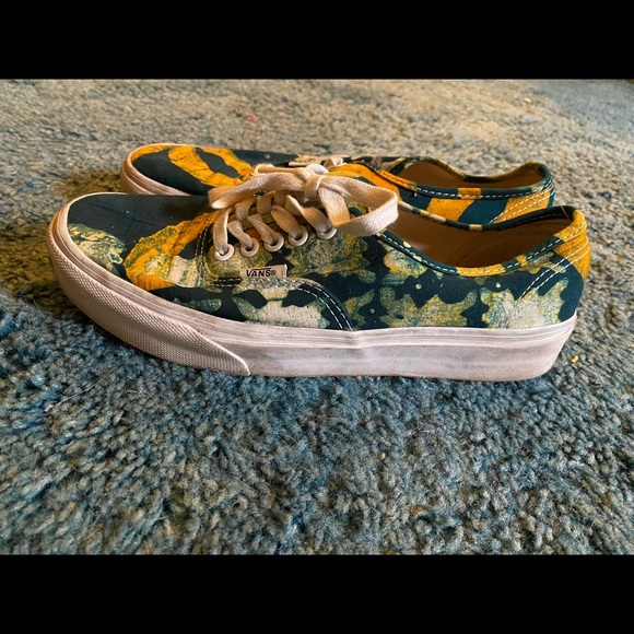 VANS - Picture 2 of 4